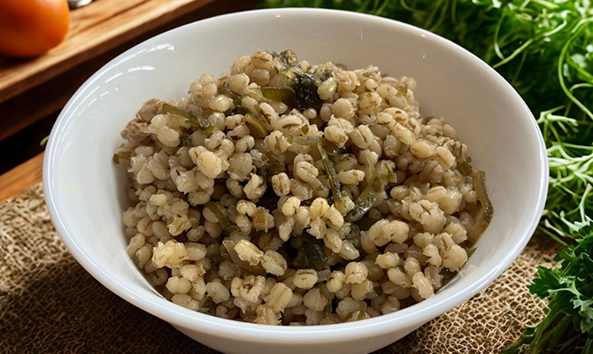 もち麦×塩昆布×ツナの炊き込みごはん