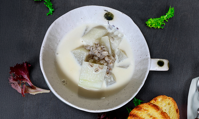 冬瓜ともち麦の豆乳スープ