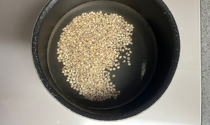 もち麦をお湯で下茹で