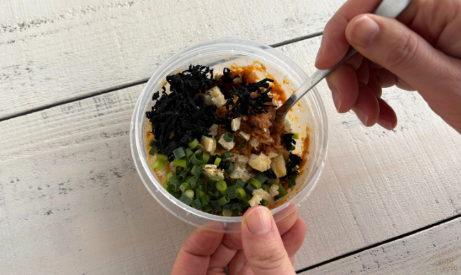 その他の材料をすべて加えてよく混ぜる。