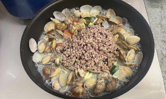 もち麦と雑穀を加える