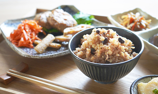 玄米ご飯の朝食