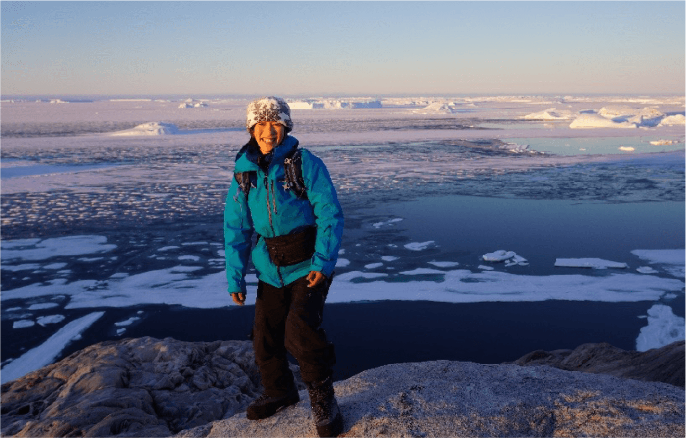 南極で観測活動中の中山由美さん。たま岬にて