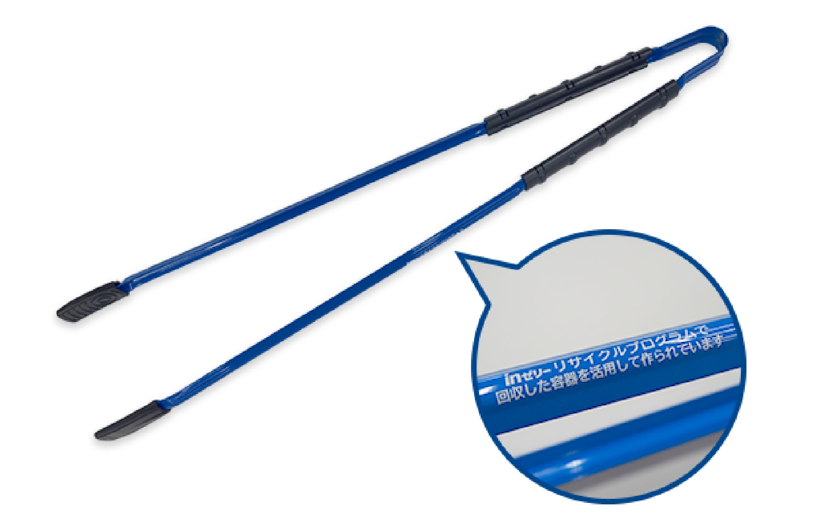 ｉｎゼリーのキャップを使って作成したトング。グリップ部分にｉｎゼリーのキャップを10％配合した100％再生（さいせい）原料を使っている。回収ボックスの設置に協力してくれた学校や施設などへ順次、寄贈（きぞう）している