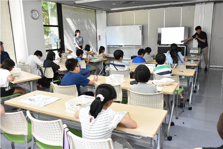 子どもたちへの教育にも力を注いでいる